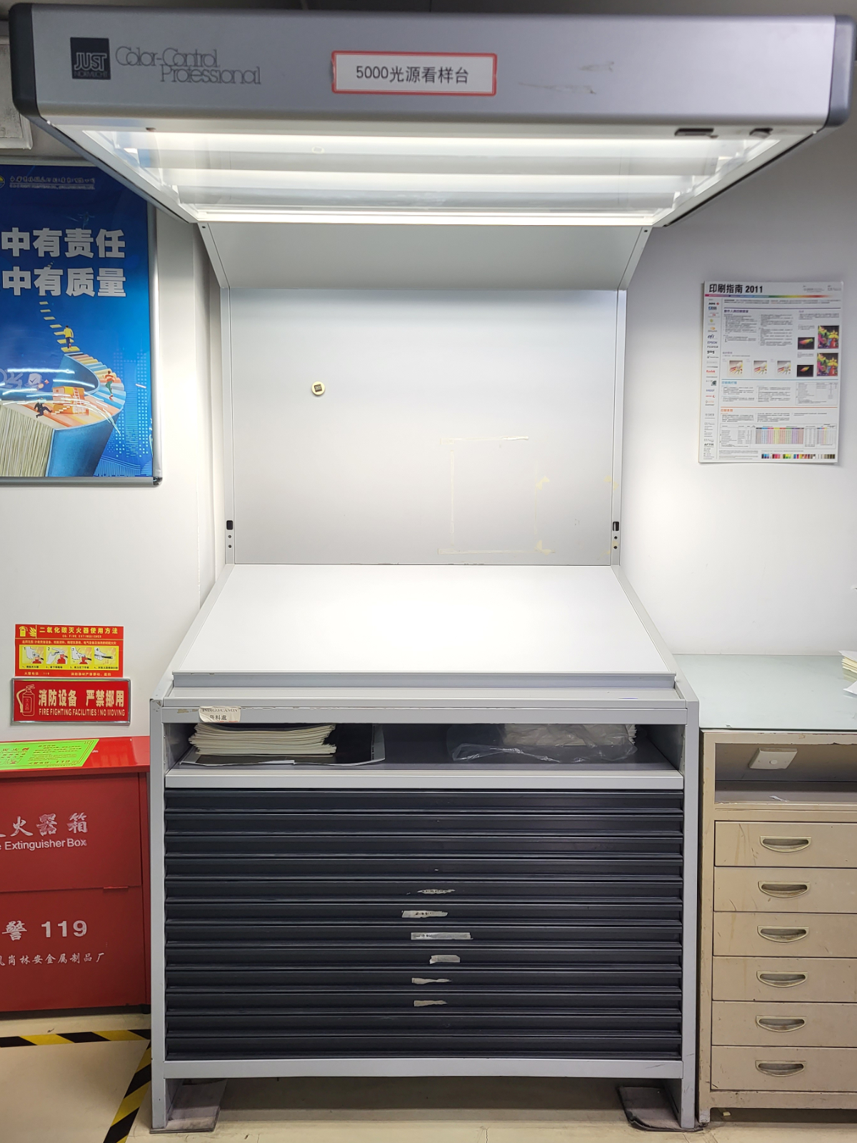 7 Light booth 1200px.jpg