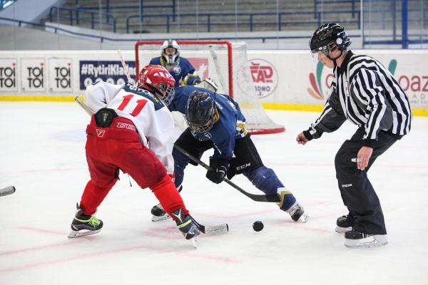 hockey_Pixabay_-2744907_1280.jpg